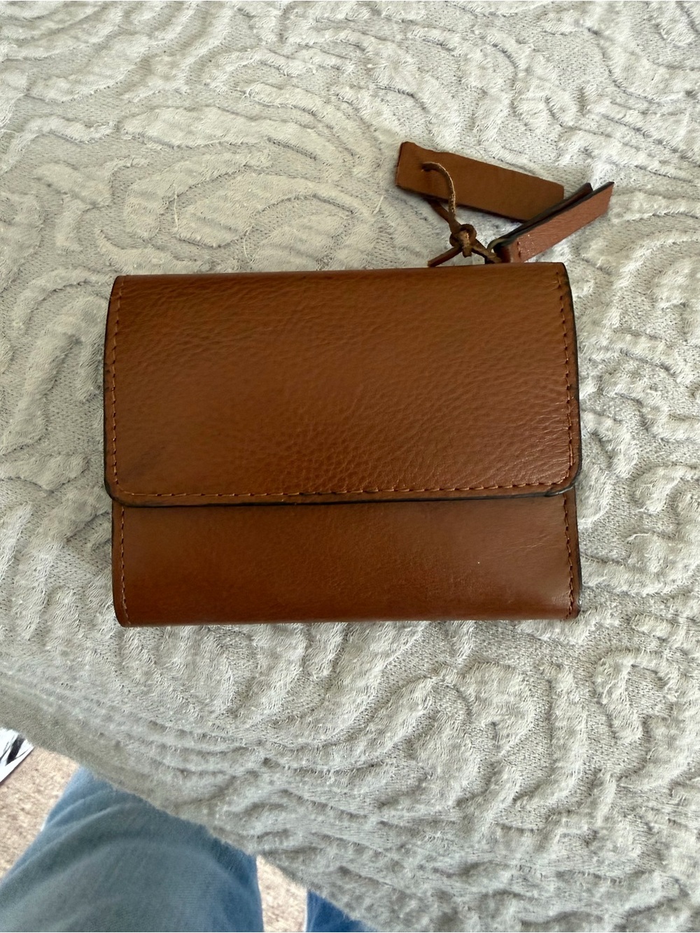 G.H. Bass & Co. Chestnut Brown Leather Tri-Fold Wallet with Tag